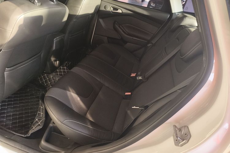 福特 福克斯 2012款 两厢 2.0L 自动豪华运动型中控内饰7004