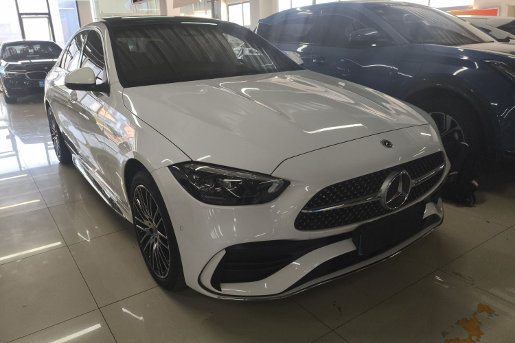 奔驰C级 2024款 改款 C 260 L 运动版车身外观3