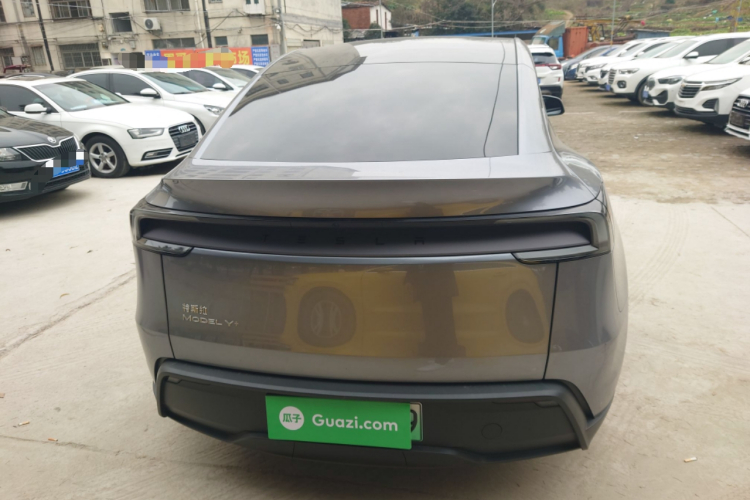 特斯拉 Model Y 2025款 改款 长续航全轮驱动版车身外观6