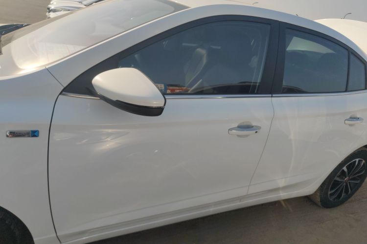 荣威i5 2020款 1.5L 手动4G互联领豪旗舰版车身外观4