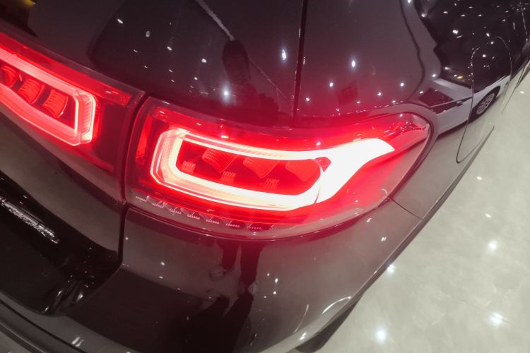 奔驰EQB 2022款 EQB 260车身外观9