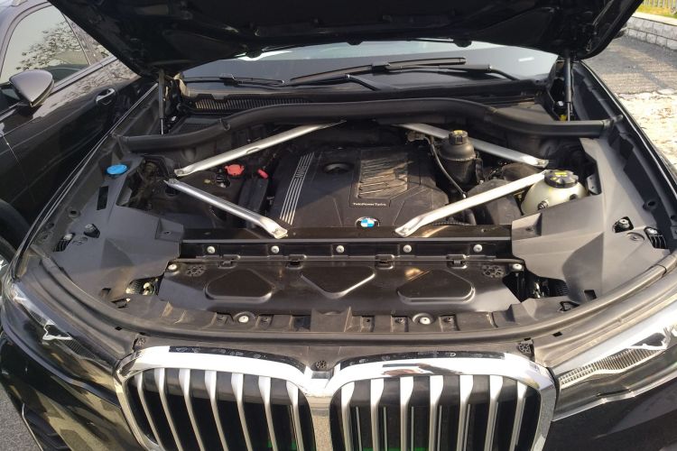 宝马X7 2021款 xDrive40i 领先型豪华套装机舱底盘24