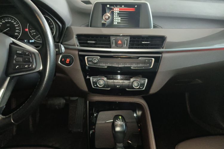 宝马X1 2018款 sDrive18Li 尊享型中控内饰16