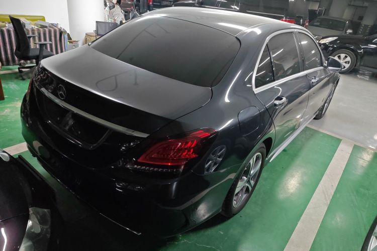 奔驰C级 2019款 C 260 L 运动版车身外观7