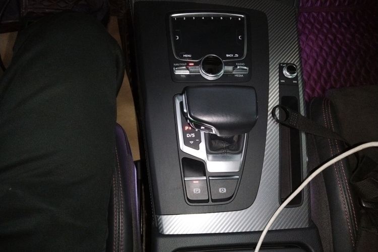 奥迪Q5L 2020款 45 TFSI 尊享运动型中控内饰18