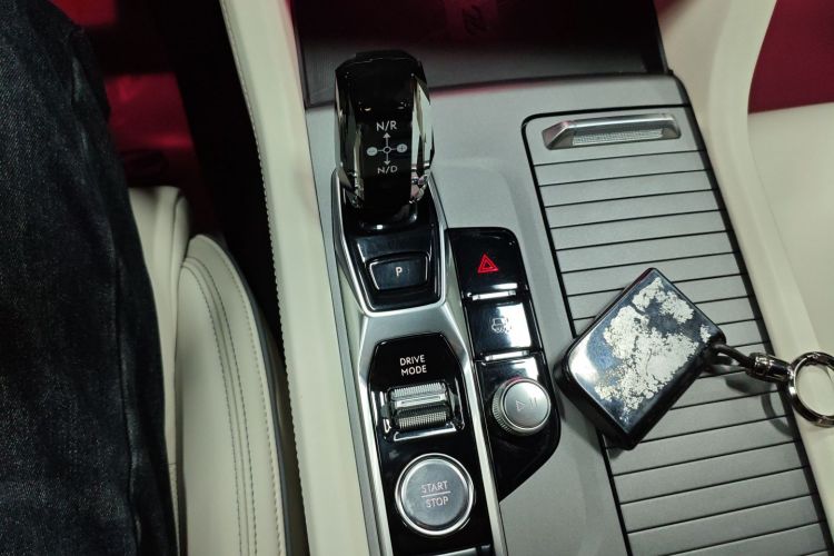 领克09 EM-P 2021款 2.0T PHEV Ultra 七座中控内饰18