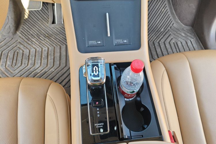 鸿蒙智行 问界M7 2024款 1.5T 智驾四驱Ultra版 6座局部细节18