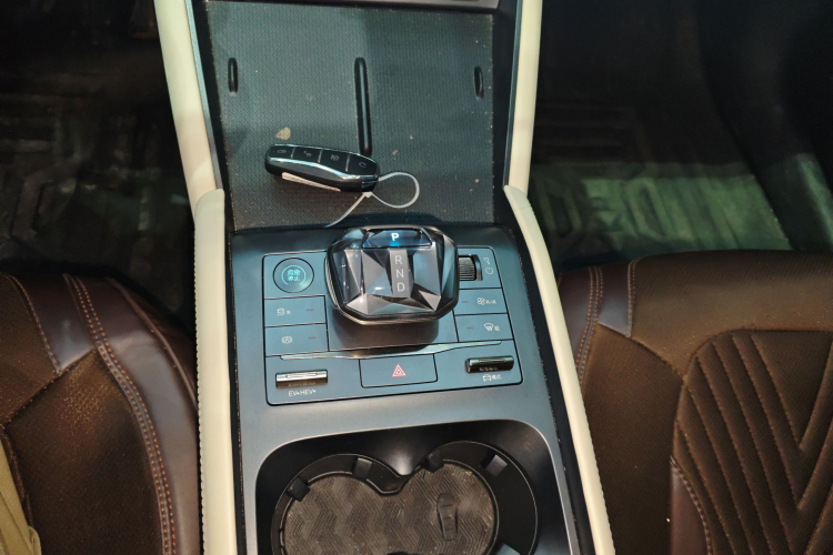 比亚迪 秦L 2024款 DM-i 120KM领先型局部细节18