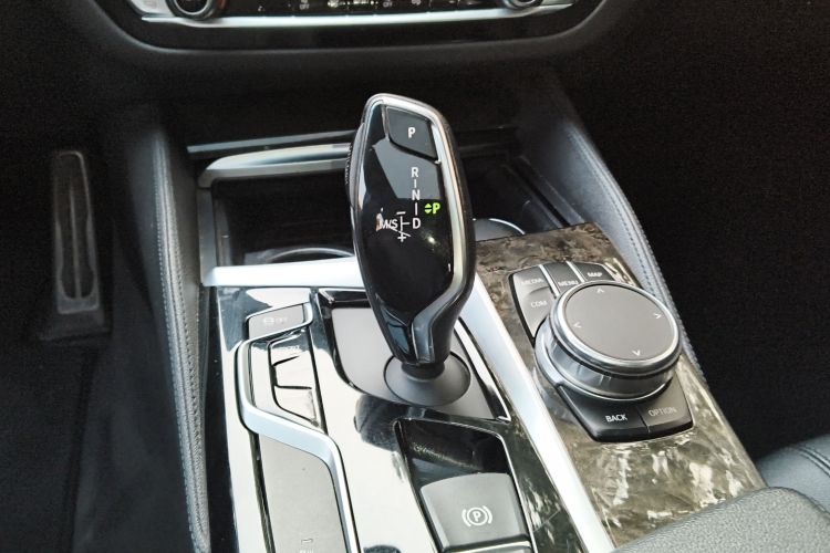 宝马5系 2018款 525Li M运动套装中控内饰18