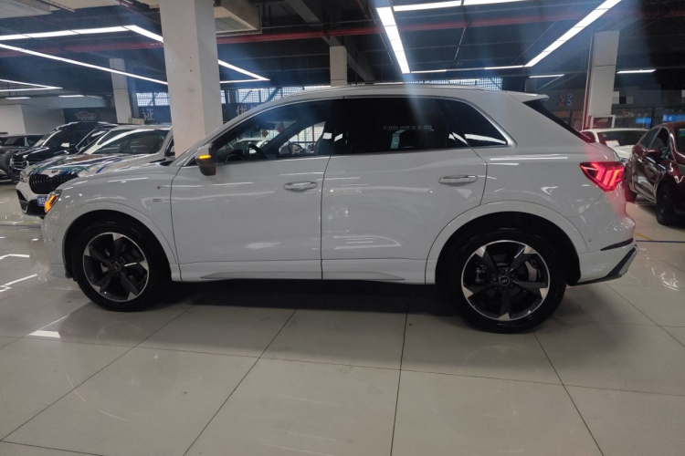 奥迪Q3 2024款 35 TFSI 时尚动感型车身外观4