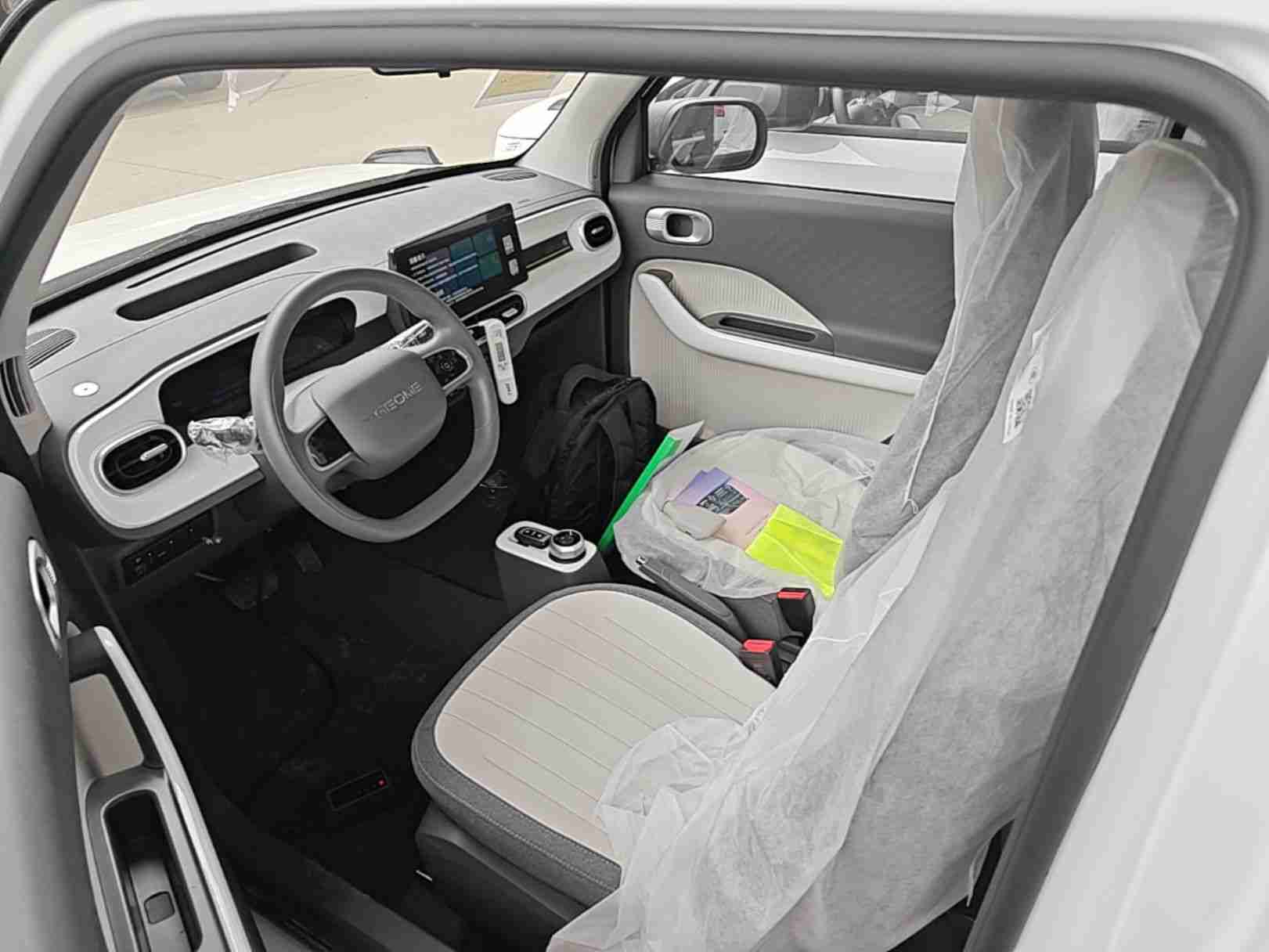车辆左侧前座椅