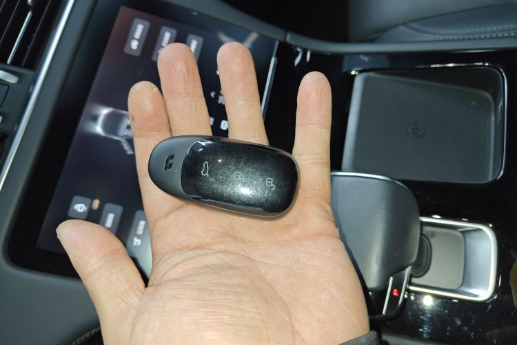 理想汽车 理想ONE 2021款 增程6座版中控内饰11