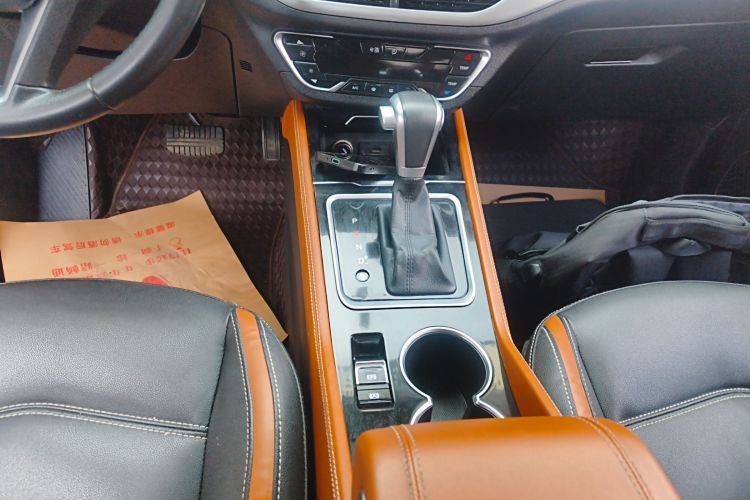 众泰T300 2017款 1.5T CVT尊享型中控内饰18
