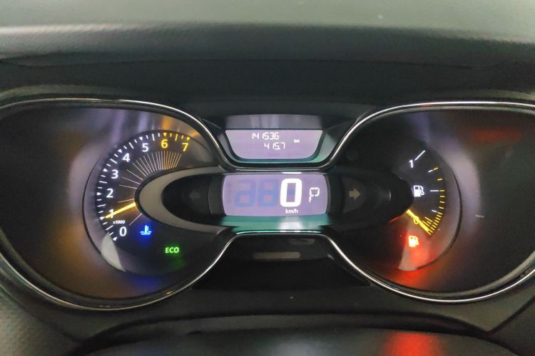 雷诺 卡缤 2015款 1.2T 自动舒适版中控内饰14