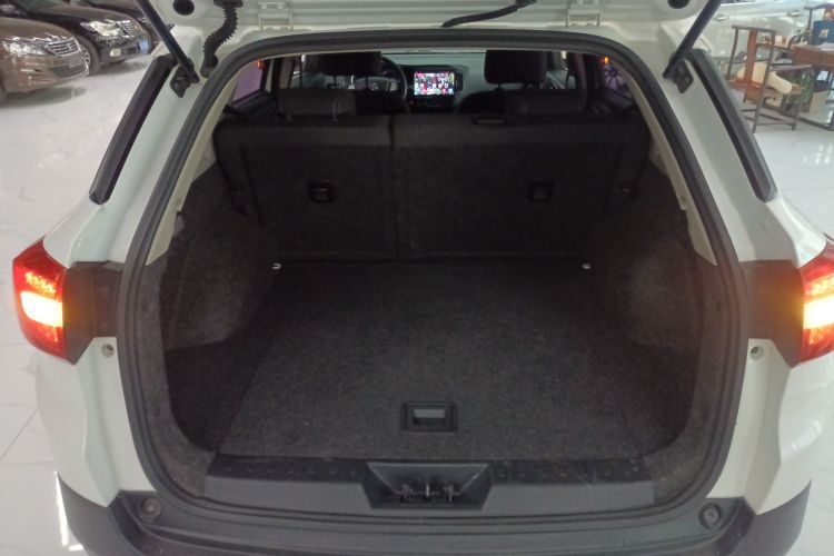 东风风神AX3 2016款 1.5L 手动尚酷型机舱底盘23