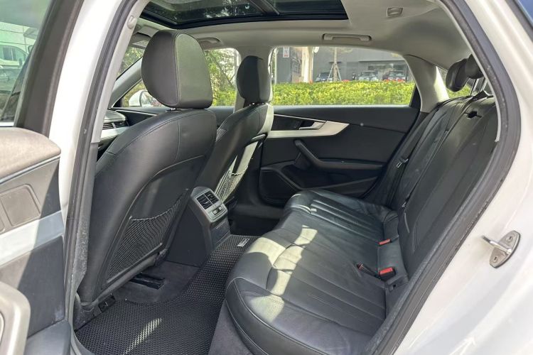 奥迪A4L 2017款 Plus 40 TFSI 运动型中控内饰7004