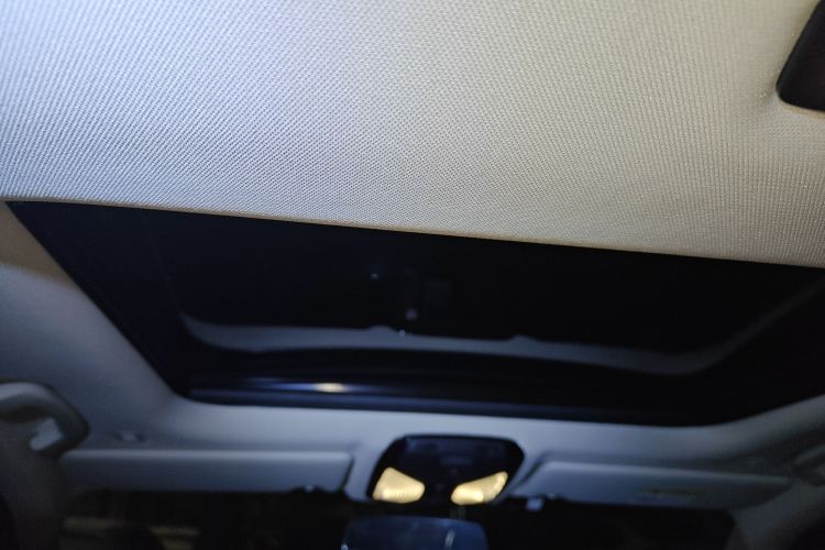 宝马3系 2022款 改款 325i M运动曜夜套装中控内饰22