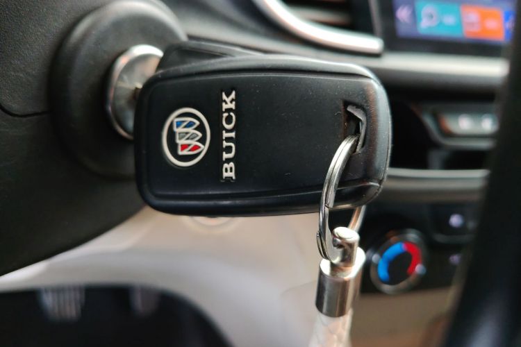 别克 英朗 2017款 15N 手动精英型中控内饰11