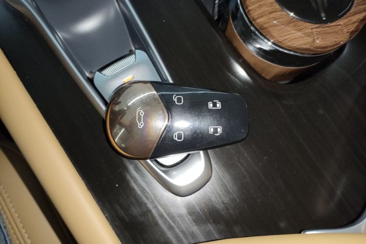 岚图汽车 岚图梦想家 2024款 PHEV 超长续航尊贵版中控内饰7001