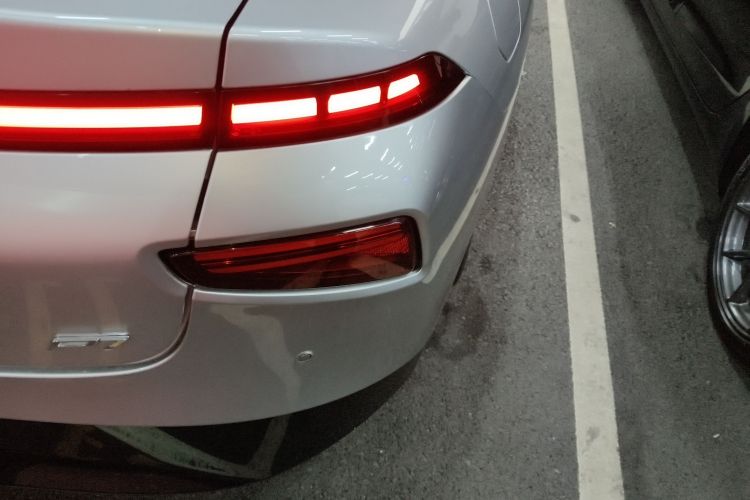 小鹏P7 2022款 670N+车身外观6006