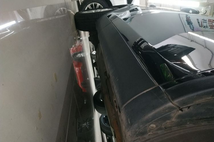 路虎 发现神行 2017款 2.0T SE局部细节9001