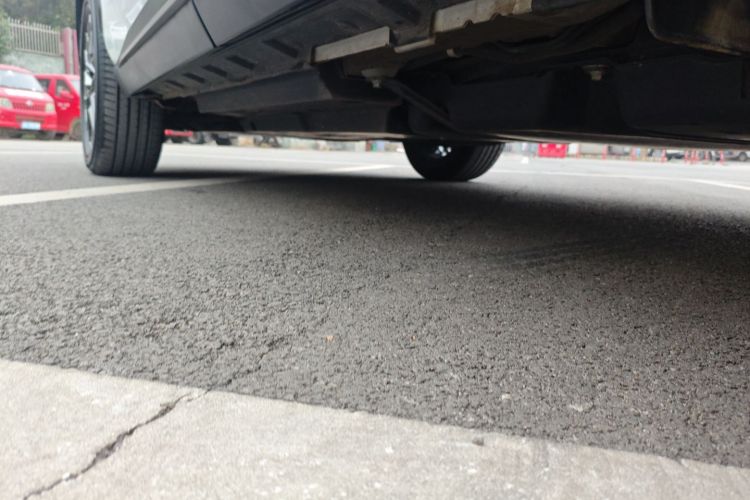 丰田 威兰达 2023款 双擎 2.5L E-CVT四驱尊贵版局部细节9002