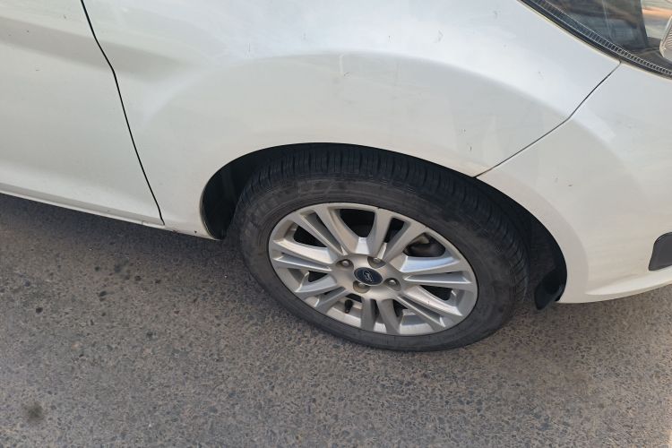 福特 嘉年华 2013款 三厢 1.5L 自动时尚型车身外观10