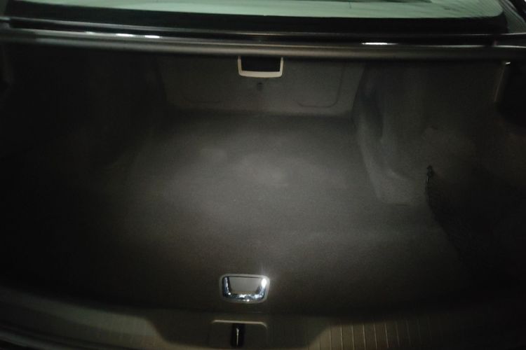 凯迪拉克CT6 2023款 28T 铂金型机舱底盘23