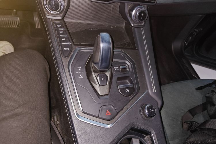 领克05 2023款 2.0TD 两驱耀Pro中控内饰18