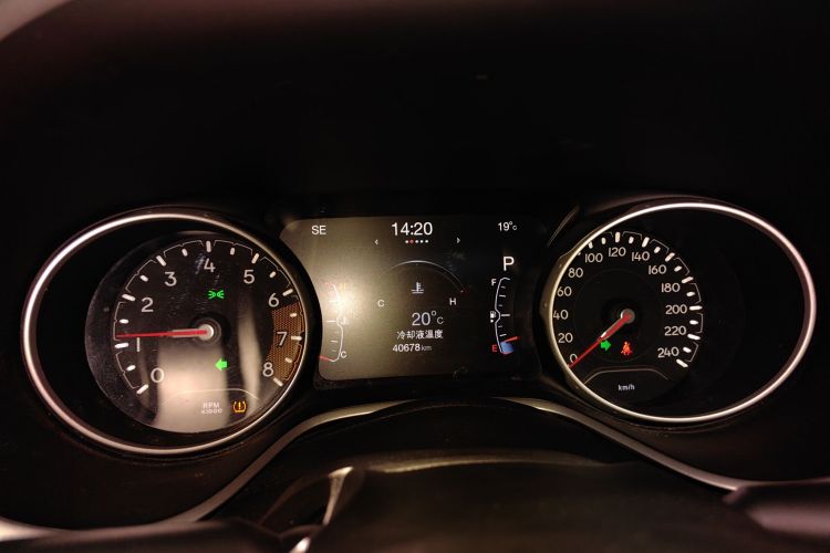 Jeep 指南者 2017款 200T 自动家享版局部细节14