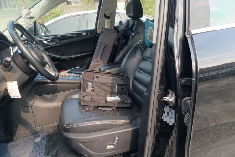 众泰SR9 2017款 2.0T 自动极致之梦版中控内饰19