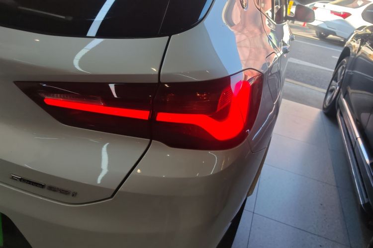 宝马X2 2023款 sDrive25i M运动曜夜版车身外观6006