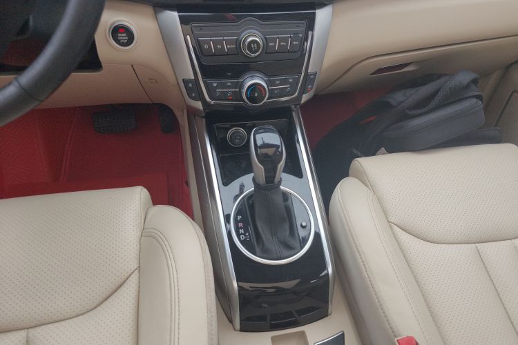 众泰 大迈X5 2017款 升级版 1.5T CVT地主型中控内饰18