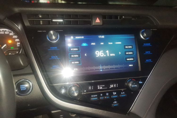 丰田 凯美瑞 2019款 改款 2.0G 豪华版中控内饰16