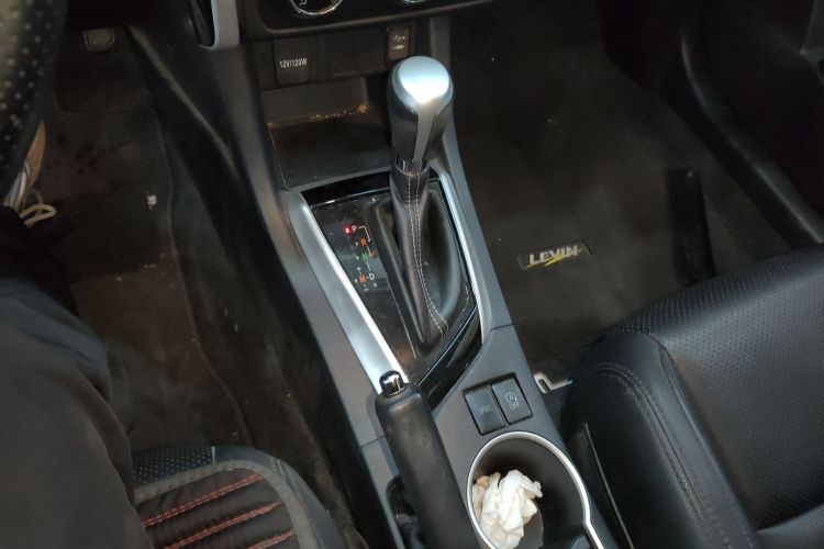 丰田 雷凌 2017款 改款 185T CVT精英版 国V中控内饰18