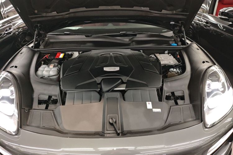 保时捷 2019款 Cayenne 3.0T机舱底盘24