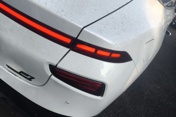 小鹏P7 2020款 670E车身外观9