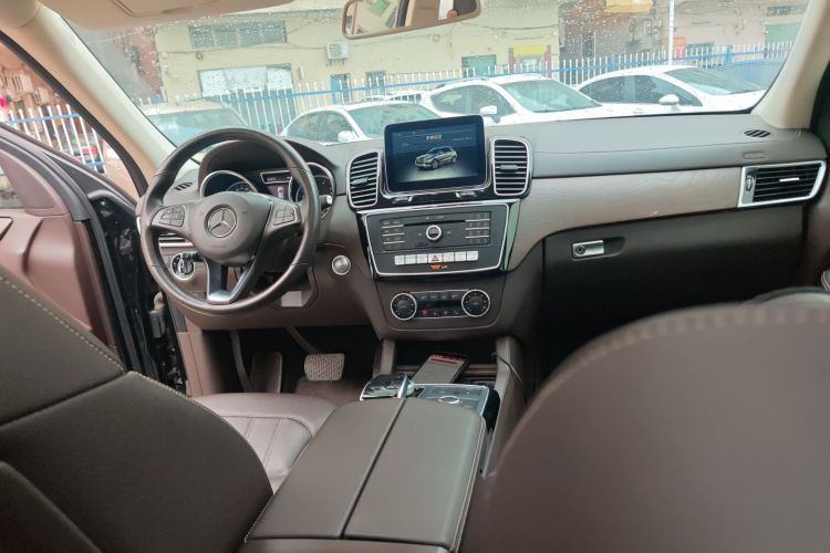 奔驰GLE 2017款 GLE 400 4MATIC中控内饰12