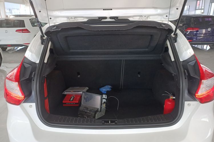 福特 福克斯 2012款 两厢 2.0L 手动豪华运动型机舱底盘23