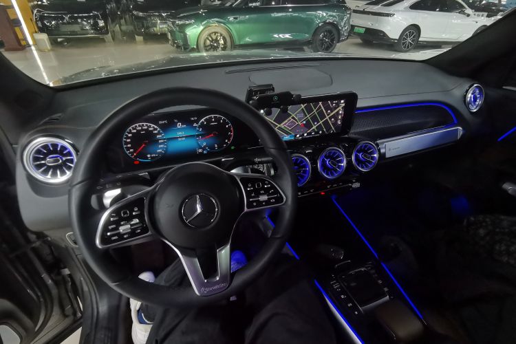 奔驰GLB 2023款 GLB 220 时尚型中控内饰12