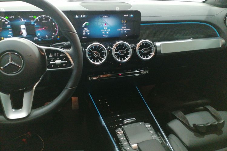 奔驰GLB 2023款 GLB 220 时尚型中控内饰16