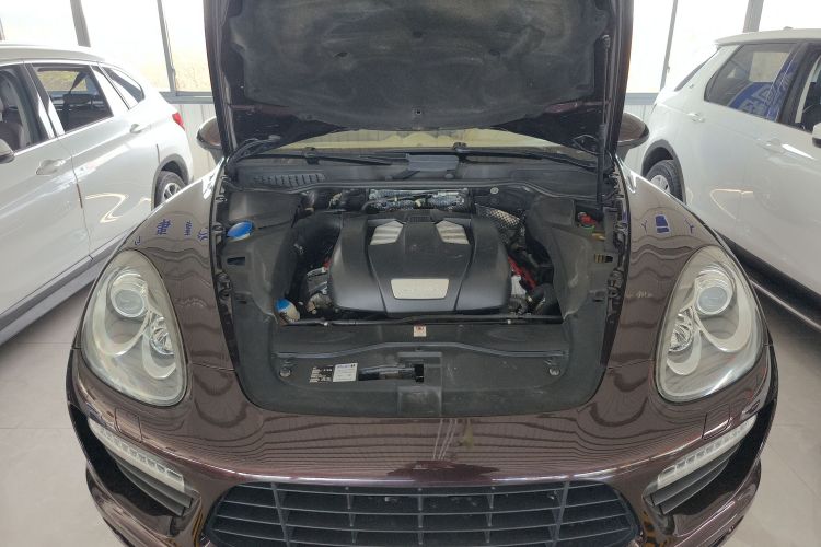 保时捷 2011款 Cayenne 3.0T机舱底盘24