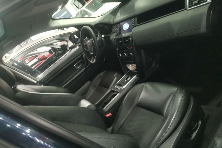 路虎 发现神行 2017款 2.0T PURE局部细节41