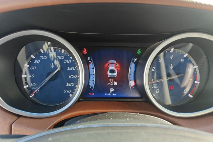 玛莎拉蒂 Ghibli 2014款 3.0T 标准版中控内饰14