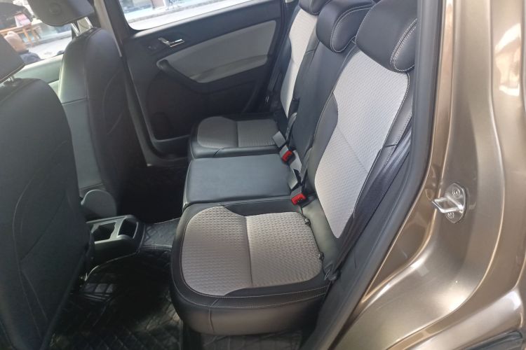 斯柯达 Yeti 2017款 TSI280 DSG前行版中控内饰7004