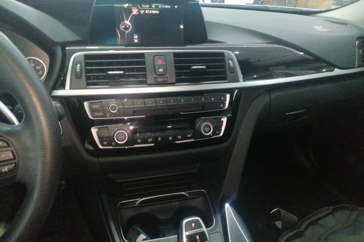 宝马3系 2017款 320Li M运动型中控内饰16