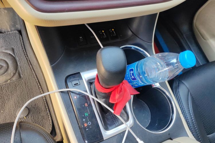 丰田 汉兰达 2017款 2.0T 两驱精英版 5座中控内饰18