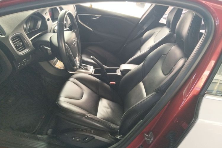 沃尔沃V40 2019款 T3 智雅版中控内饰19