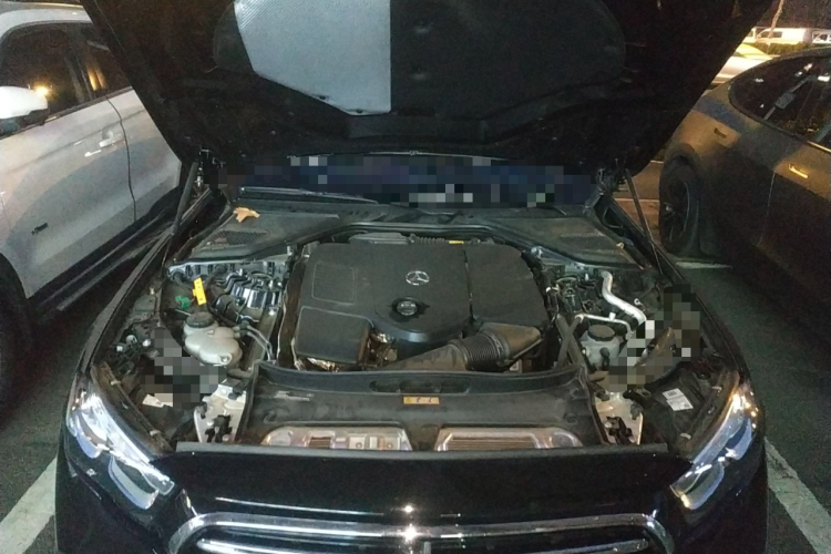 奔驰E级新能源 2024款 E 350 e L 插电式混合动力轿车局部细节24