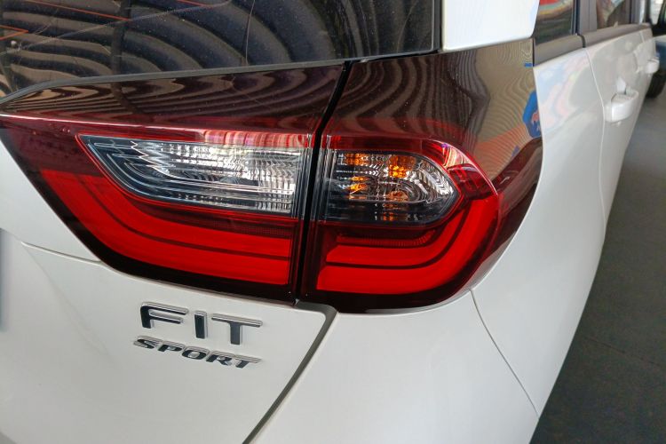 本田 飞度 2023款 1.5L CVT潮跑版车身外观9